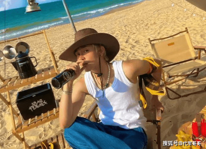 阿娇社交平台晒出与皇甫圣华的亲密合影,官宣恋情(图11) 阿娇社交平台晒出与皇甫圣华的亲密合影,官宣恋情(图11)