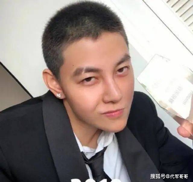 阿娇社交平台晒出与皇甫圣华的亲密合影,官宣恋情(图3) 阿娇社交平台晒出与皇甫圣华的亲密合影,官宣恋情(图3)