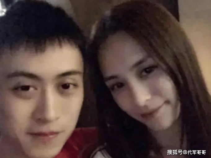 阿娇社交平台晒出与皇甫圣华的亲密合影,官宣恋情(图8) 阿娇社交平台晒出与皇甫圣华的亲密合影,官宣恋情(图8)