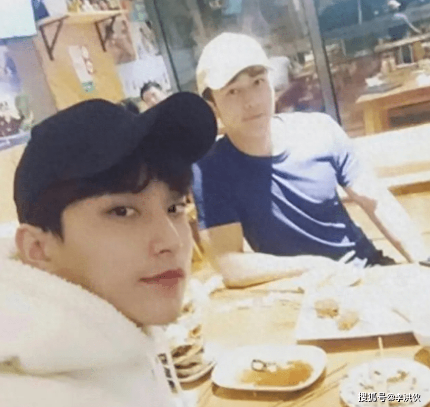 吴楚一首次开启直播,再度说起他和陈牧驰的关系(图5) 吴楚一首次开启直播,再度说起他和陈牧驰的关系(图5)