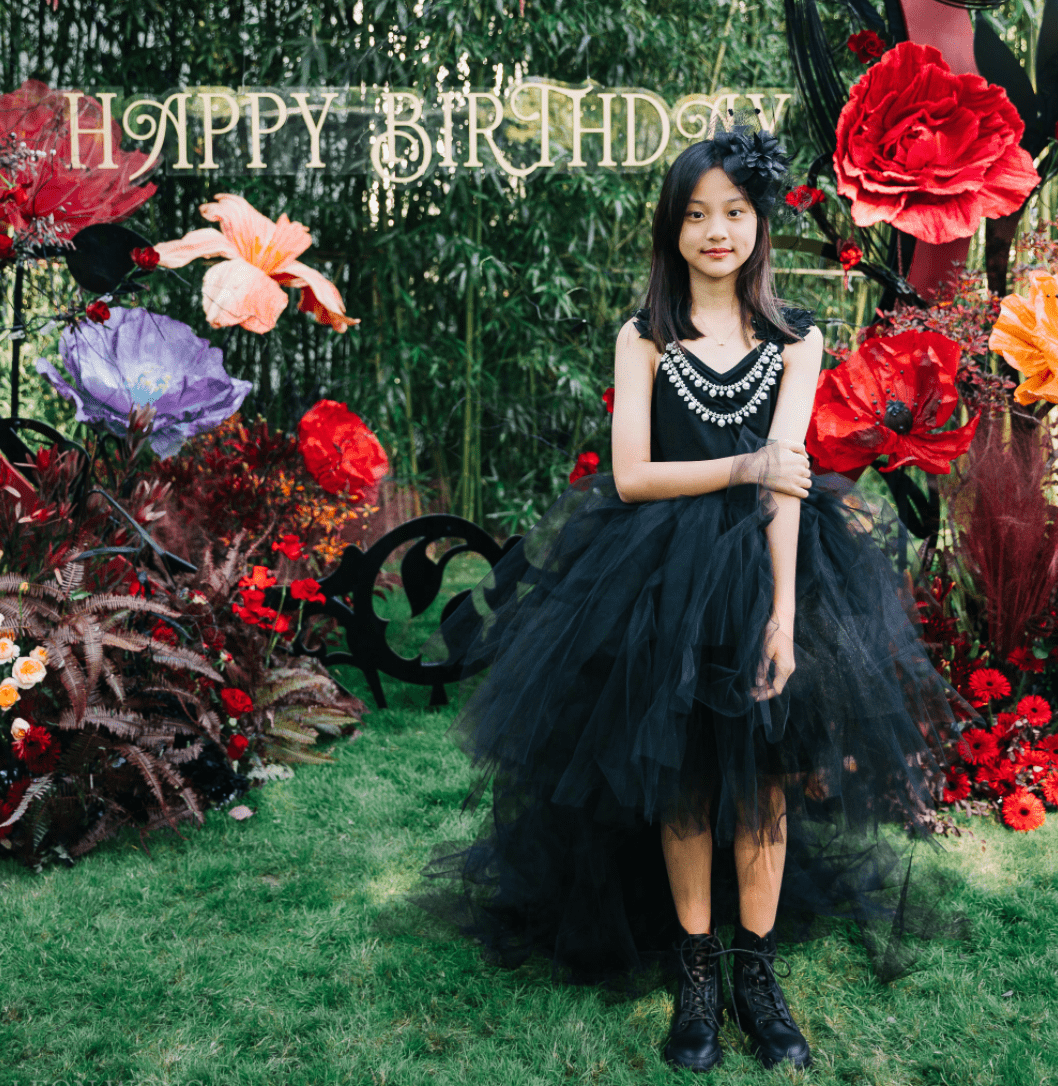 李小璐分享为女儿甜馨庆祝11岁生日的温馨画面! 李小璐贾乃亮离婚后首晒全家福(图5) 李小璐分享为女儿甜馨庆祝11岁生日的温馨画面! 李小璐贾乃亮离婚后首晒全家福(图5)