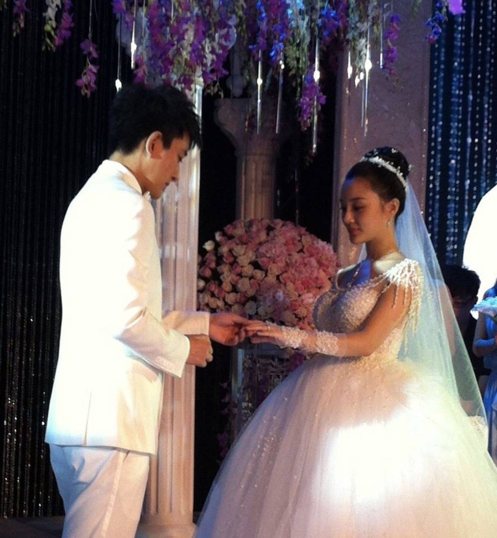 李小璐分享为女儿甜馨庆祝11岁生日的温馨画面! 李小璐贾乃亮离婚后首晒全家福(图14) 李小璐分享为女儿甜馨庆祝11岁生日的温馨画面! 李小璐贾乃亮离婚后首晒全家福(图14)