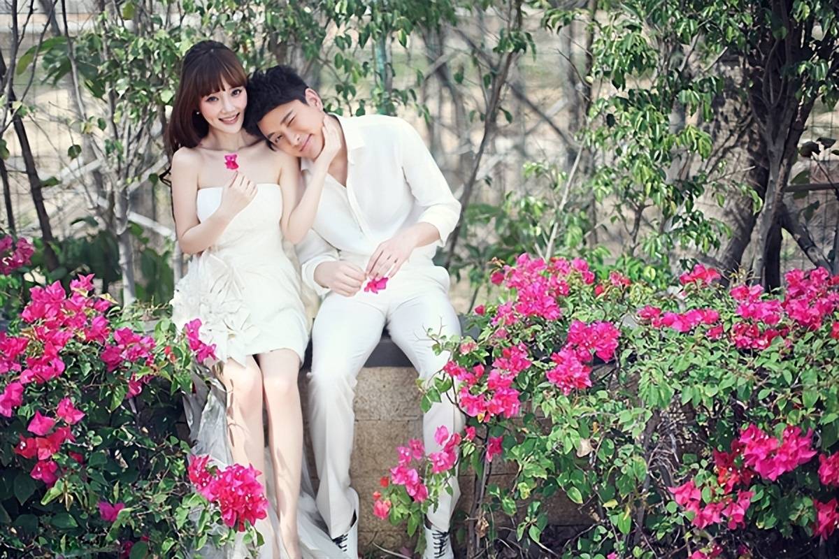 李小璐分享为女儿甜馨庆祝11岁生日的温馨画面! 李小璐贾乃亮离婚后首晒全家福(图15) 李小璐分享为女儿甜馨庆祝11岁生日的温馨画面! 李小璐贾乃亮离婚后首晒全家福(图15)