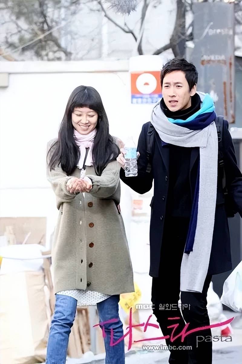 韩娱:一位顶流级L姓男演员染毒,就差报身份证号了(图10) 韩娱:一位顶流级L姓男演员染毒,就差报身份证号了(图10)