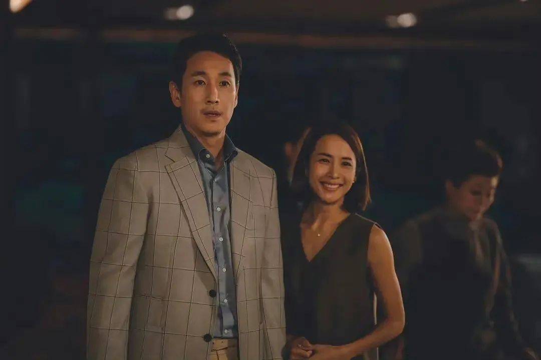 韩娱:一位顶流级L姓男演员染毒,就差报身份证号了(图16) 韩娱:一位顶流级L姓男演员染毒,就差报身份证号了(图16)