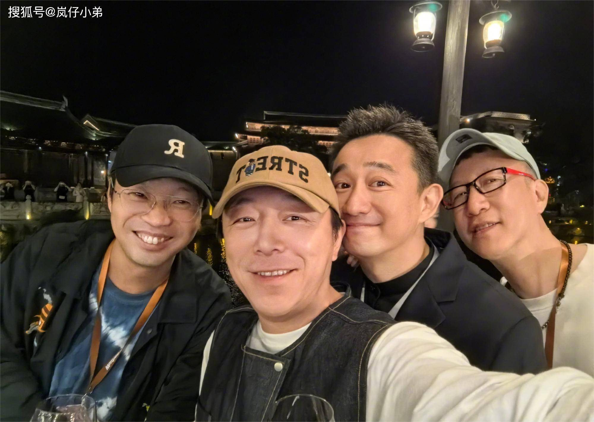 黄渤发文这就是乌镇男人帮,瞬间引发诸多节目老粉的回忆杀(图2) 黄渤发文这就是乌镇男人帮,瞬间引发诸多节目老粉的回忆杀(图2)