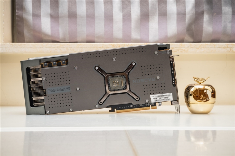 RTX 4090可能禁售 咱也当一回卡皇！AMD RX 7900 XTX深度评测