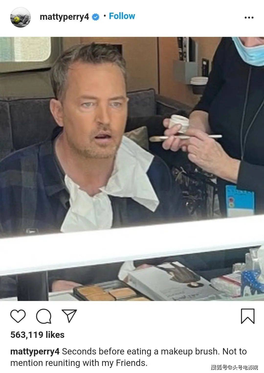 《老友记》中钱德勒的扮演者马修·派瑞去世,让无数剧迷为之悲伤(图15) 《老友记》中钱德勒的扮演者马修·派瑞去世,让无数剧迷为之悲伤(图15)