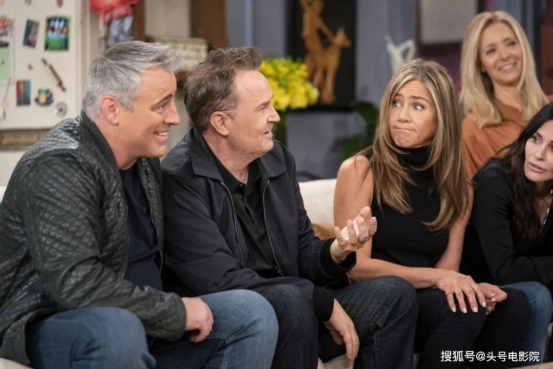 《老友记》中钱德勒的扮演者马修·派瑞去世,让无数剧迷为之悲伤(图14) 《老友记》中钱德勒的扮演者马修·派瑞去世,让无数剧迷为之悲伤(图14)