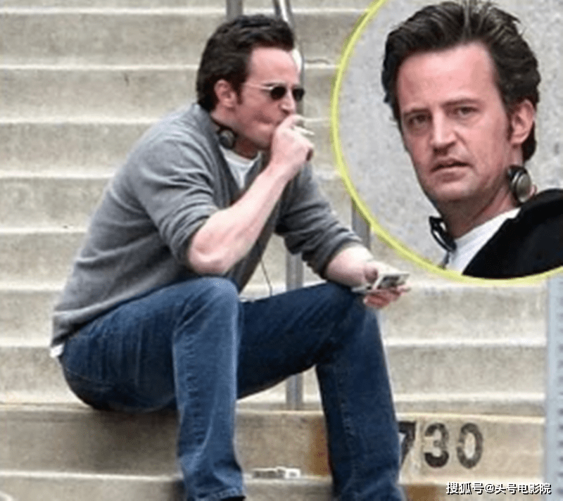 《老友记》中钱德勒的扮演者马修·派瑞去世,让无数剧迷为之悲伤(图22) 《老友记》中钱德勒的扮演者马修·派瑞去世,让无数剧迷为之悲伤(图22)