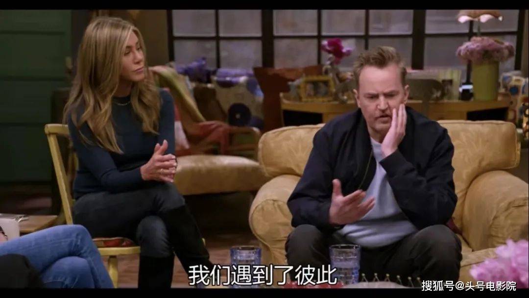 《老友记》中钱德勒的扮演者马修·派瑞去世,让无数剧迷为之悲伤(图36) 《老友记》中钱德勒的扮演者马修·派瑞去世,让无数剧迷为之悲伤(图36)