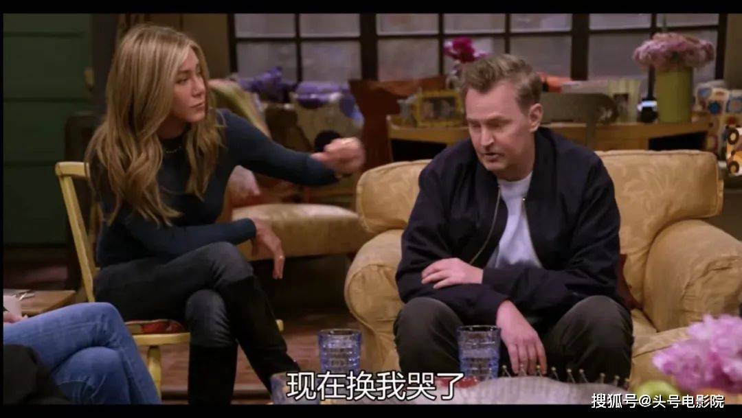 《老友记》中钱德勒的扮演者马修·派瑞去世,让无数剧迷为之悲伤(图38) 《老友记》中钱德勒的扮演者马修·派瑞去世,让无数剧迷为之悲伤(图38)