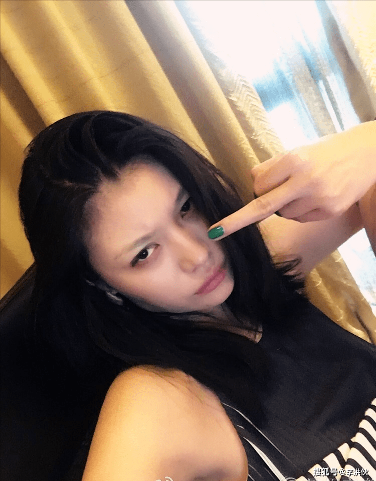 汪峰离婚,葛荟婕丝毫不掩饰激动和兴奋,在直播间放起《好运来》(图1) 汪峰离婚,葛荟婕丝毫不掩饰激动和兴奋,在直播间放起《好运来》(图1)