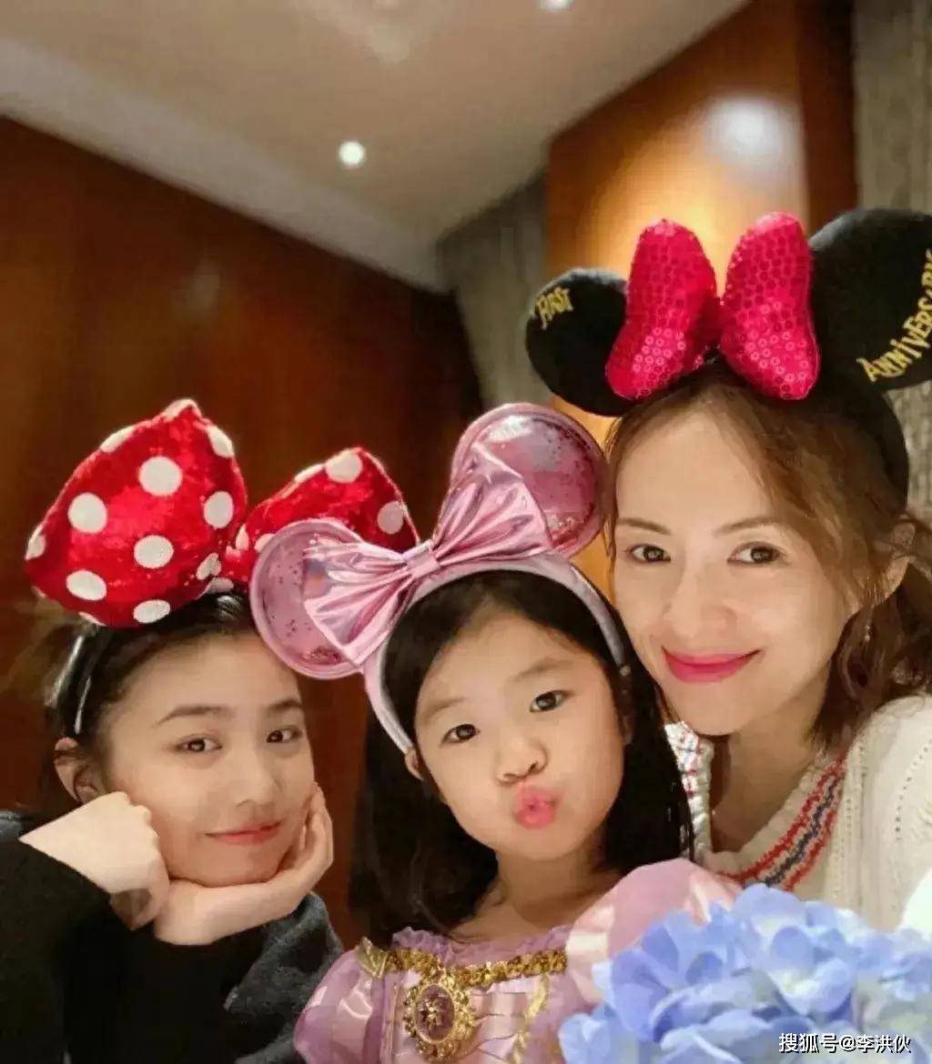 汪峰离婚,葛荟婕丝毫不掩饰激动和兴奋,在直播间放起《好运来》(图3) 汪峰离婚,葛荟婕丝毫不掩饰激动和兴奋,在直播间放起《好运来》(图3)