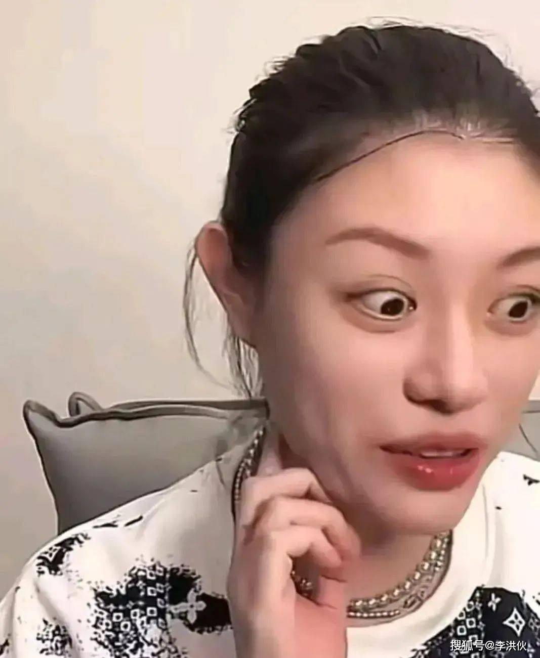 汪峰离婚,葛荟婕丝毫不掩饰激动和兴奋,在直播间放起《好运来》(图2) 汪峰离婚,葛荟婕丝毫不掩饰激动和兴奋,在直播间放起《好运来》(图2)