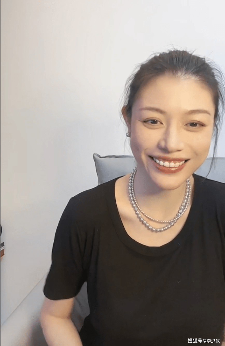 汪峰离婚,葛荟婕丝毫不掩饰激动和兴奋,在直播间放起《好运来》(图5) 汪峰离婚,葛荟婕丝毫不掩饰激动和兴奋,在直播间放起《好运来》(图5)