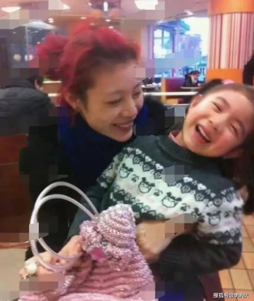 汪峰离婚,葛荟婕丝毫不掩饰激动和兴奋,在直播间放起《好运来》(图9) 汪峰离婚,葛荟婕丝毫不掩饰激动和兴奋,在直播间放起《好运来》(图9)