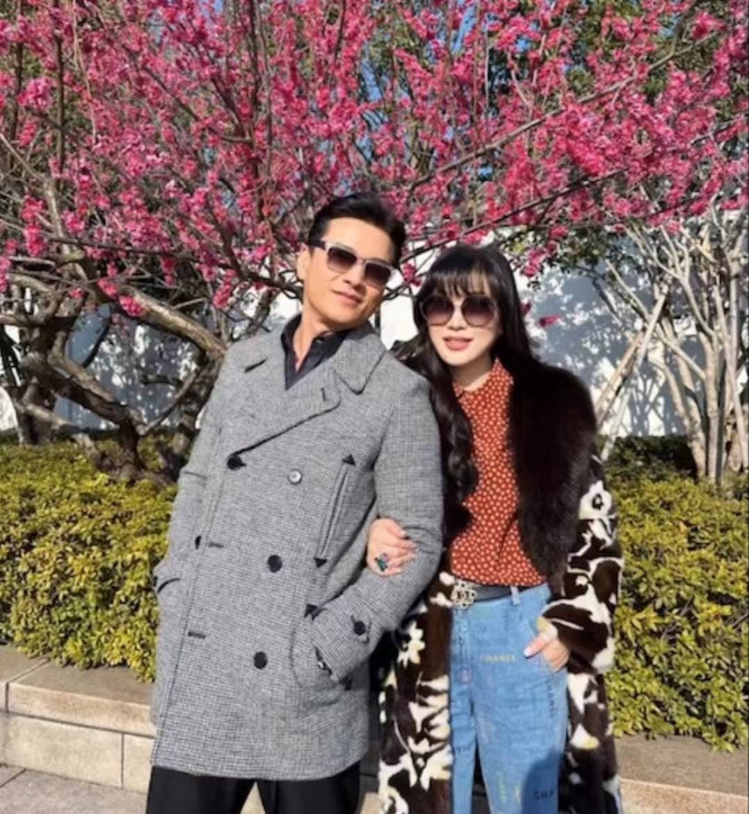 吕伟良老婆在社交平台上分享儿子的近照,瞬间引起网友们的关注以及讨论(图4) 吕伟良老婆在社交平台上分享儿子的近照,瞬间引起网友们的关注以及讨论(图4)