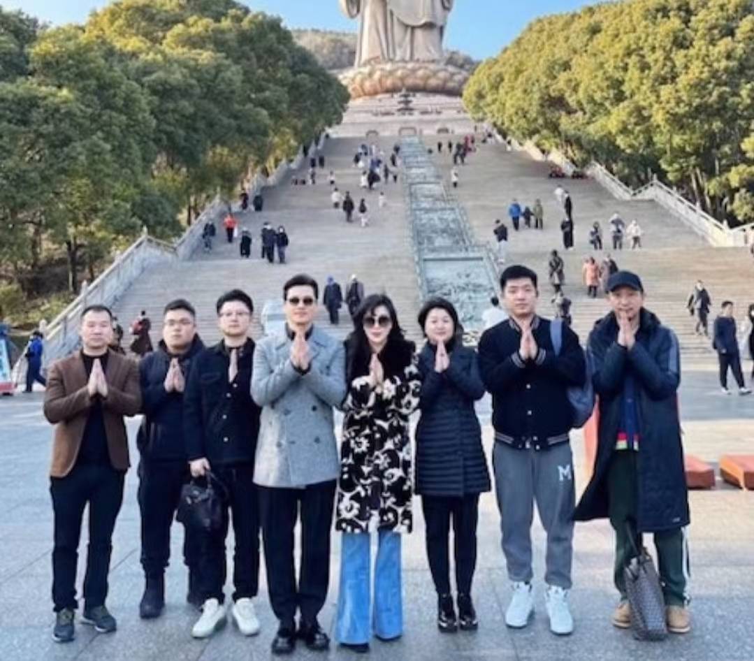 吕伟良老婆在社交平台上分享儿子的近照,瞬间引起网友们的关注以及讨论(图6) 吕伟良老婆在社交平台上分享儿子的近照,瞬间引起网友们的关注以及讨论(图6)