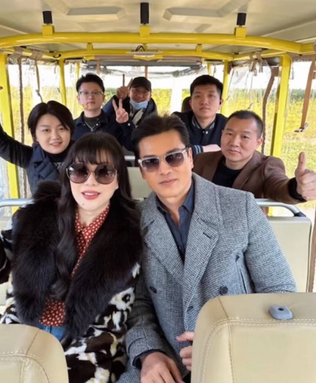 吕伟良老婆在社交平台上分享儿子的近照,瞬间引起网友们的关注以及讨论(图5) 吕伟良老婆在社交平台上分享儿子的近照,瞬间引起网友们的关注以及讨论(图5)