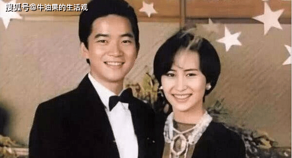 何超莲窦骁出席活动,两个人面无表情,疑似感情出现不和(图2) 何超莲窦骁出席活动,两个人面无表情,疑似感情出现不和(图2)