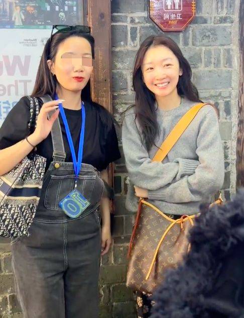 对于周冬雨来说,无论是灵性还是科技感,都构成了她独特的特质(图9) 对于周冬雨来说,无论是灵性还是科技感,都构成了她独特的特质(图9)