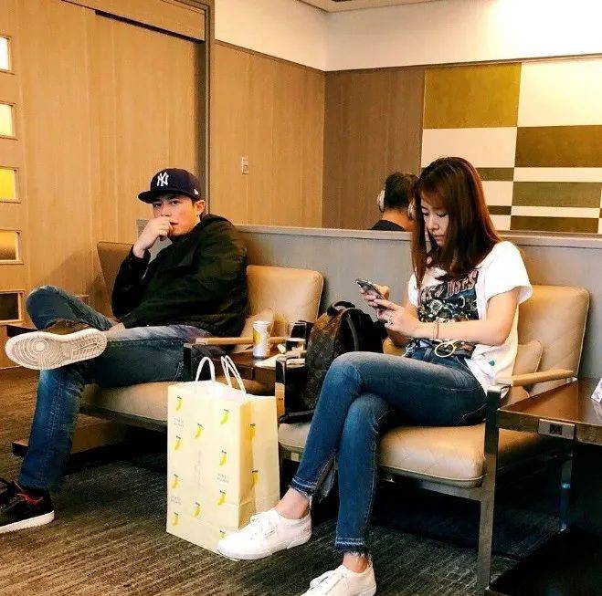 霍建华一家三口日本海边度假 林心如身材和之前一样苗条纤瘦(图7) 霍建华一家三口日本海边度假 林心如身材和之前一样苗条纤瘦(图7)