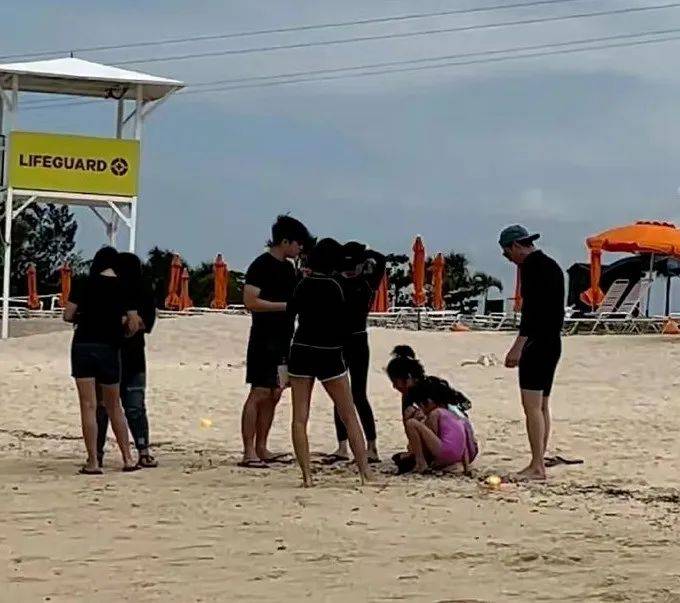 霍建华一家三口日本海边度假 林心如身材和之前一样苗条纤瘦(图11) 霍建华一家三口日本海边度假 林心如身材和之前一样苗条纤瘦(图11)