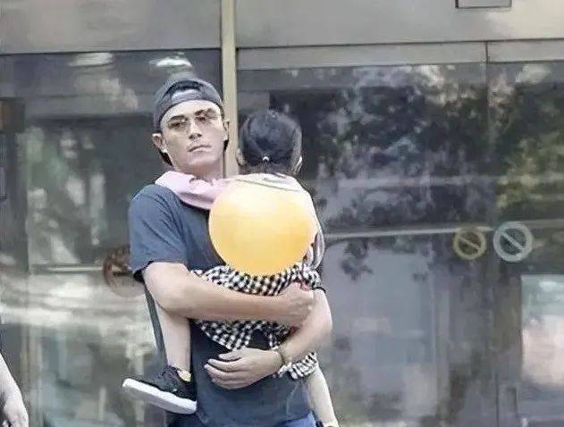 霍建华一家三口日本海边度假 林心如身材和之前一样苗条纤瘦(图9) 霍建华一家三口日本海边度假 林心如身材和之前一样苗条纤瘦(图9)