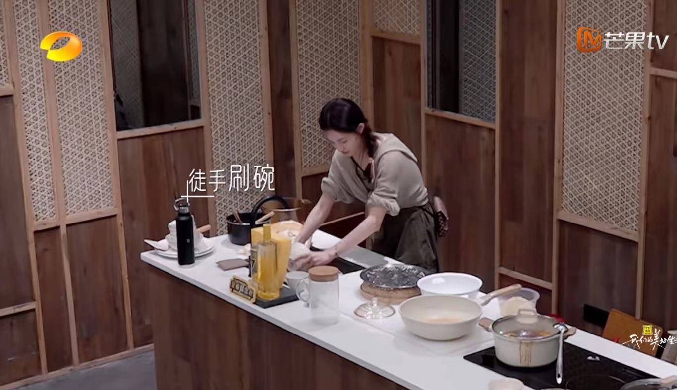 钟楚曦录制《我们的美好生活》 人美身材好 性格还很不错(图1) 钟楚曦录制《我们的美好生活》 人美身材好 性格还很不错(图1)