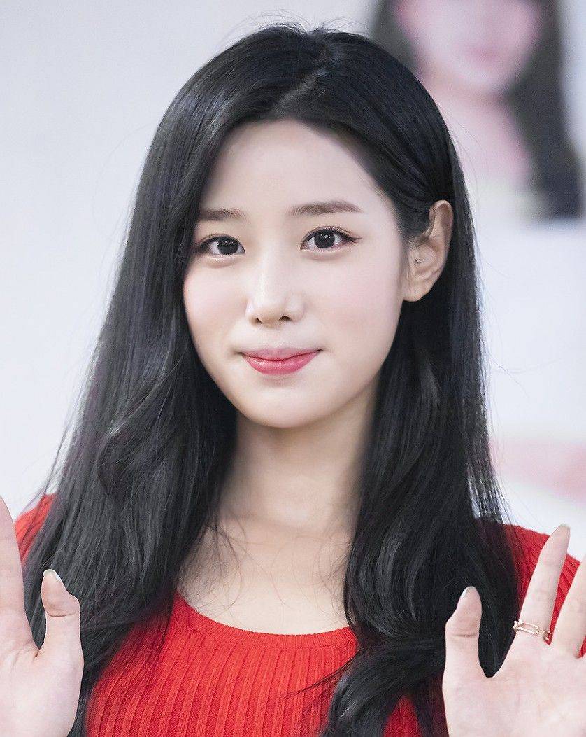 韩国女团Berry Good前成员祚弦五官更加精致 近照肩膀一片淤青引争议 (图1) 韩国女团Berry Good前成员祚弦五官更加精致 近照肩膀一片淤青引争议 (图1)