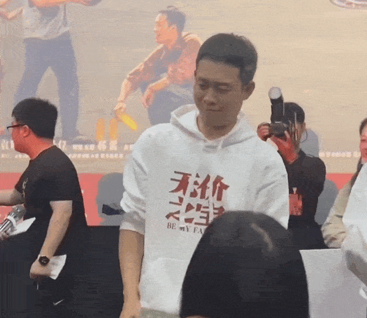 没想到播出快一年的《狂飙》又屠了一个活动的奖项 尖叫之夜 《狂飚》拿下年度剧王(图5) 没想到播出快一年的《狂飙》又屠了一个活动的奖项 尖叫之夜 《狂飚》拿下年度剧王(图5)