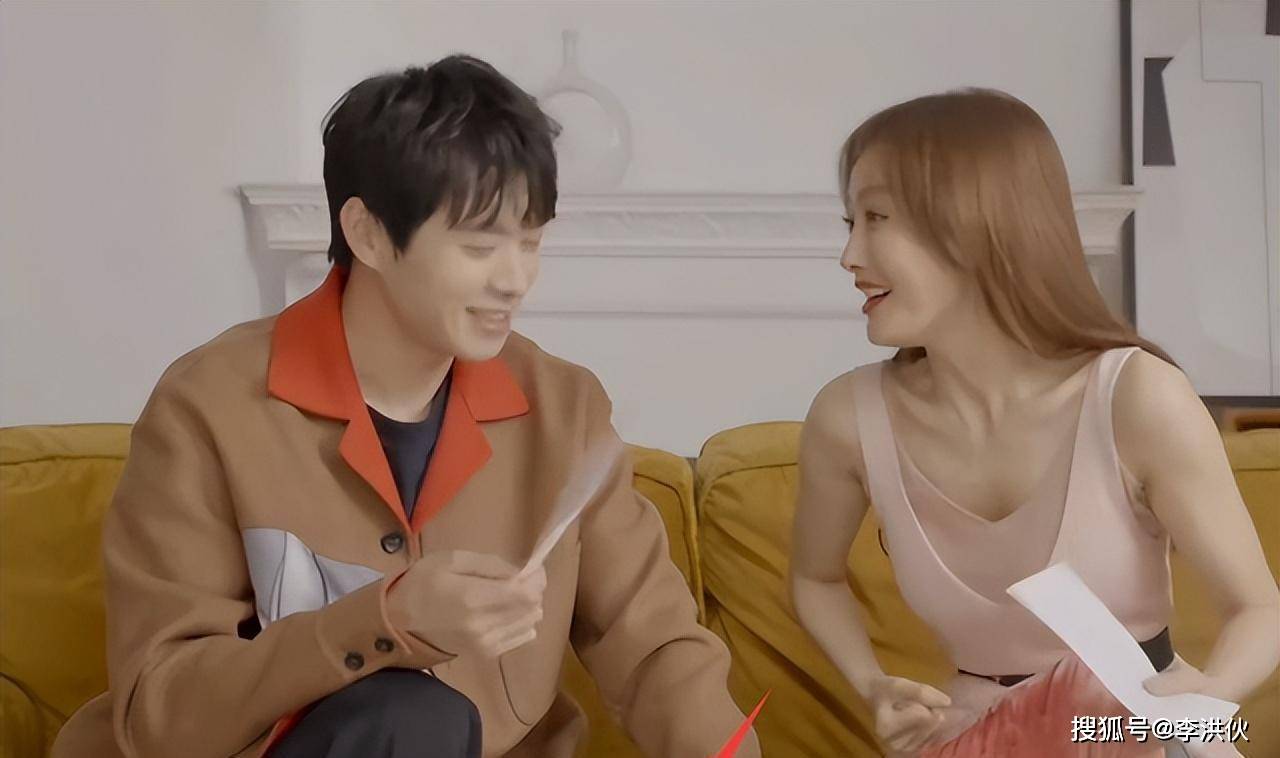 流量小生魏大勋和他的两任绯闻女友——秦岚、杨幂同台的画面了(图6)