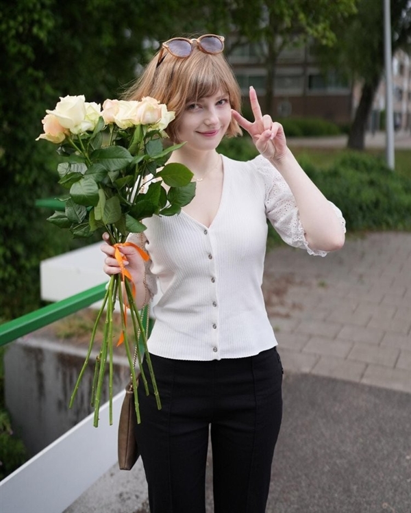 《生化危机4RE》阿什莉脸模和体模同框合照 给你的印象深刻吗?(图4) 《生化危机4RE》阿什莉脸模和体模同框合照:选左边还是右边