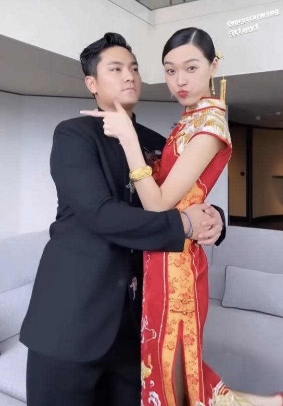 70岁的张艾嘉荣升“婆婆”,儿子王令尘与相恋7年的29岁内地超模游天翼举办盛大婚礼(图9) 70岁的张艾嘉荣升“婆婆”,儿子王令尘与相恋7年的29岁内地超模游天翼举办盛大婚礼(图9)