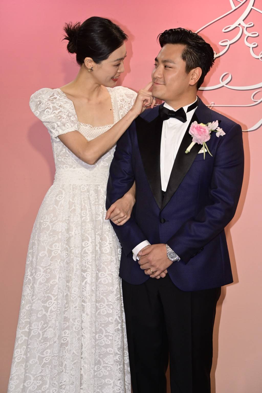 70岁的张艾嘉荣升“婆婆”,儿子王令尘与相恋7年的29岁内地超模游天翼举办盛大婚礼(图5) 70岁的张艾嘉荣升“婆婆”,儿子王令尘与相恋7年的29岁内地超模游天翼举办盛大婚礼(图5)