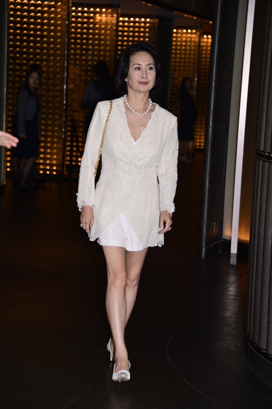 70岁的张艾嘉荣升“婆婆”,儿子王令尘与相恋7年的29岁内地超模游天翼举办盛大婚礼(图14) 70岁的张艾嘉荣升“婆婆”,儿子王令尘与相恋7年的29岁内地超模游天翼举办盛大婚礼(图14)