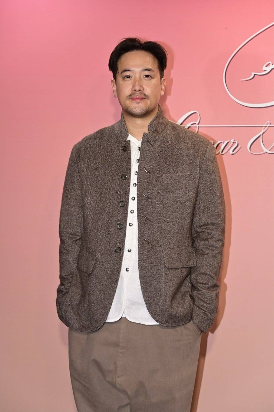 70岁的张艾嘉荣升“婆婆”,儿子王令尘与相恋7年的29岁内地超模游天翼举办盛大婚礼(图19) 70岁的张艾嘉荣升“婆婆”,儿子王令尘与相恋7年的29岁内地超模游天翼举办盛大婚礼(图19)