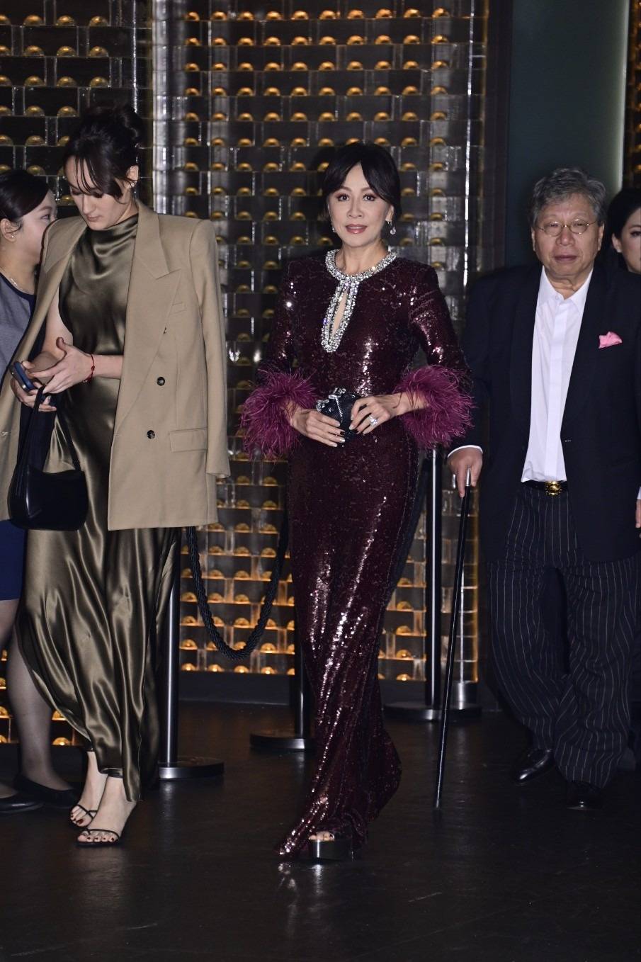 70岁的张艾嘉荣升“婆婆”,儿子王令尘与相恋7年的29岁内地超模游天翼举办盛大婚礼(图16) 70岁的张艾嘉荣升“婆婆”,儿子王令尘与相恋7年的29岁内地超模游天翼举办盛大婚礼(图16)