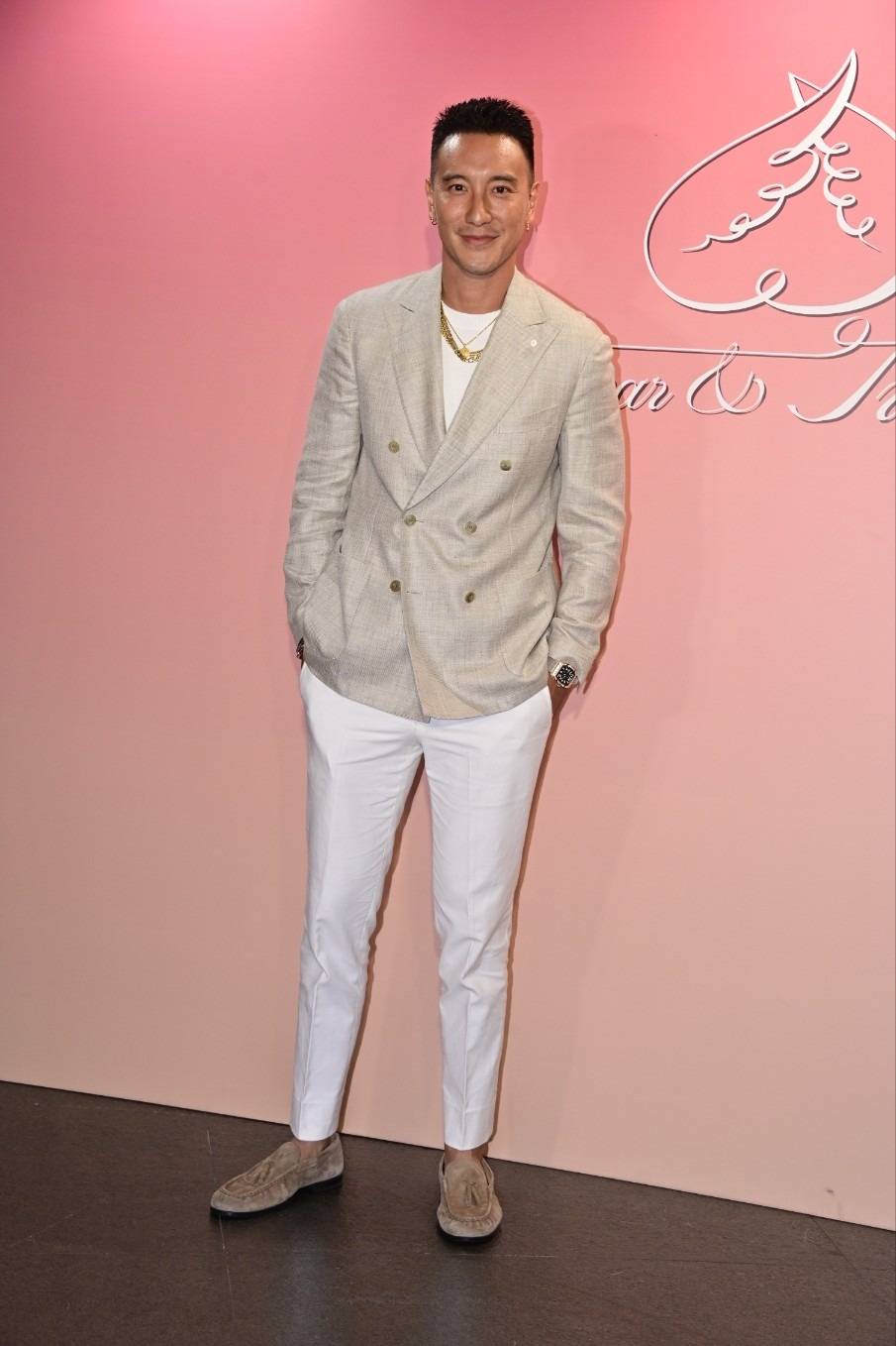 70岁的张艾嘉荣升“婆婆”,儿子王令尘与相恋7年的29岁内地超模游天翼举办盛大婚礼(图24) 70岁的张艾嘉荣升“婆婆”,儿子王令尘与相恋7年的29岁内地超模游天翼举办盛大婚礼(图24)