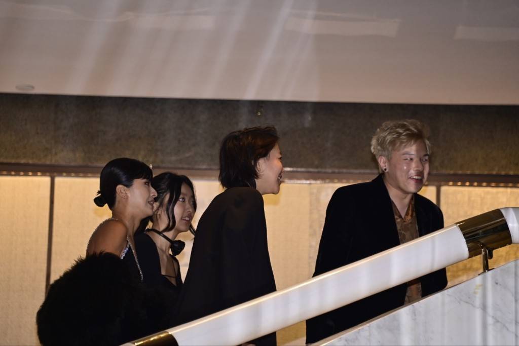 70岁的张艾嘉荣升“婆婆”,儿子王令尘与相恋7年的29岁内地超模游天翼举办盛大婚礼(图22) 70岁的张艾嘉荣升“婆婆”,儿子王令尘与相恋7年的29岁内地超模游天翼举办盛大婚礼(图22)