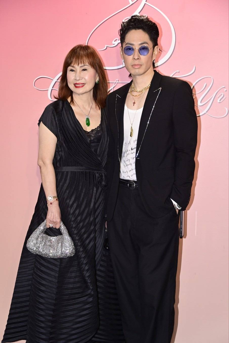 70岁的张艾嘉荣升“婆婆”,儿子王令尘与相恋7年的29岁内地超模游天翼举办盛大婚礼(图28) 70岁的张艾嘉荣升“婆婆”,儿子王令尘与相恋7年的29岁内地超模游天翼举办盛大婚礼(图28)