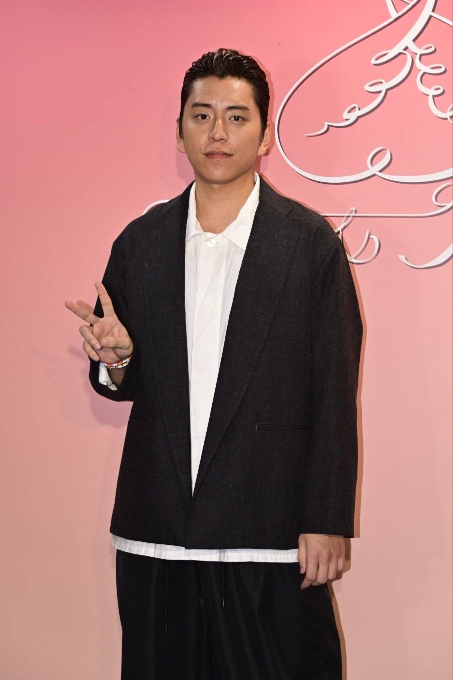 70岁的张艾嘉荣升“婆婆”,儿子王令尘与相恋7年的29岁内地超模游天翼举办盛大婚礼(图27) 70岁的张艾嘉荣升“婆婆”,儿子王令尘与相恋7年的29岁内地超模游天翼举办盛大婚礼(图27)