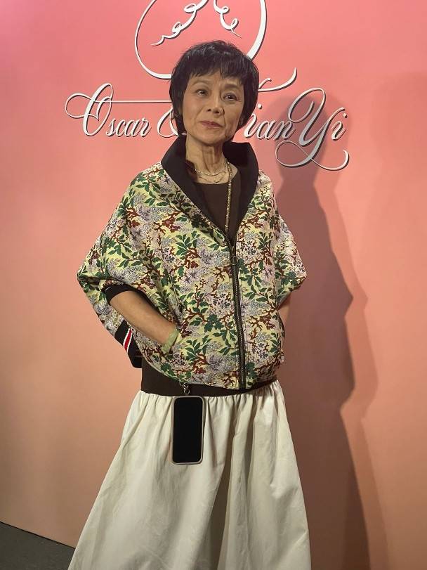 70岁的张艾嘉荣升“婆婆”,儿子王令尘与相恋7年的29岁内地超模游天翼举办盛大婚礼(图39) 70岁的张艾嘉荣升“婆婆”,儿子王令尘与相恋7年的29岁内地超模游天翼举办盛大婚礼(图39)