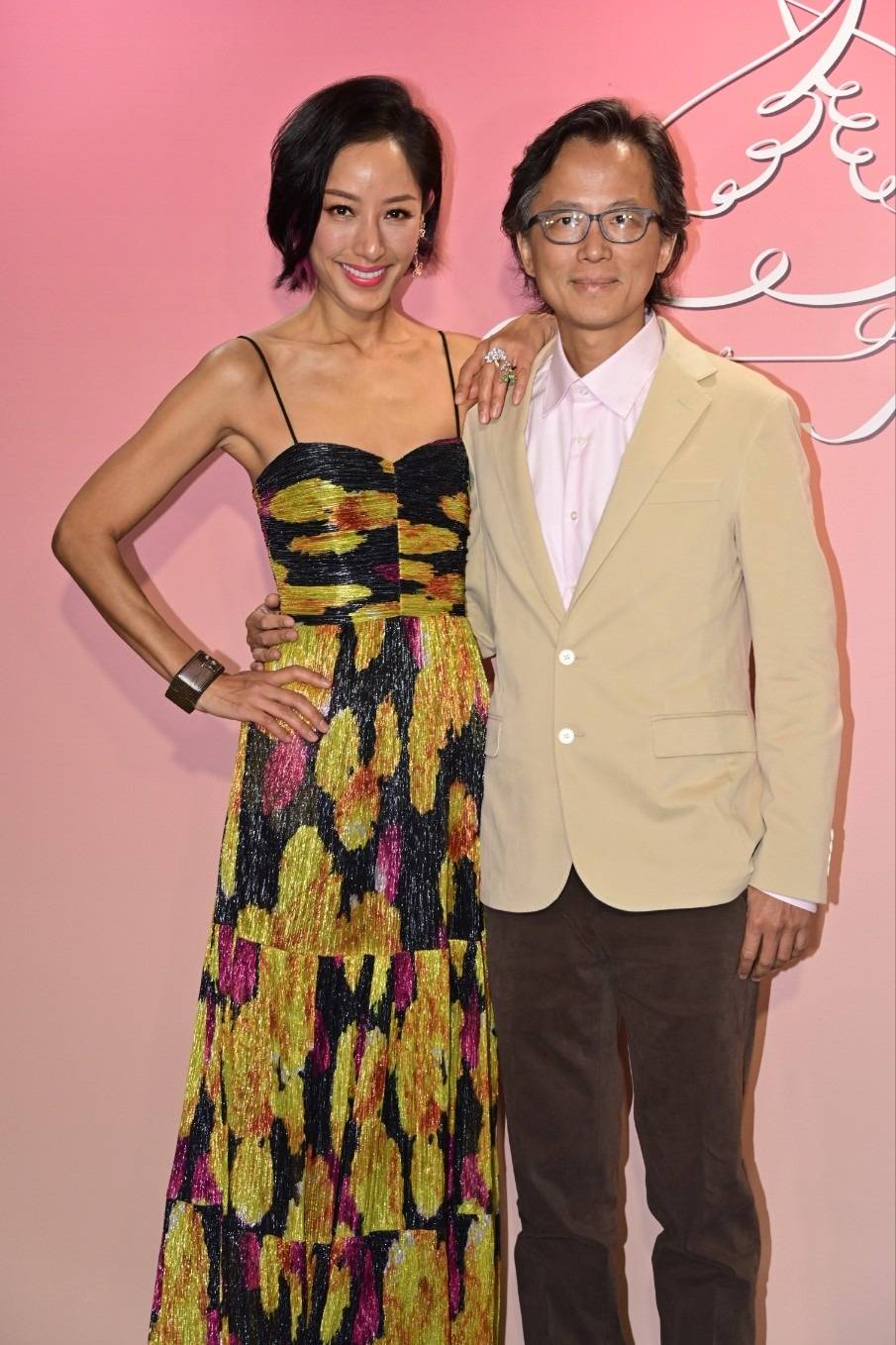 70岁的张艾嘉荣升“婆婆”,儿子王令尘与相恋7年的29岁内地超模游天翼举办盛大婚礼(图30) 70岁的张艾嘉荣升“婆婆”,儿子王令尘与相恋7年的29岁内地超模游天翼举办盛大婚礼(图30)