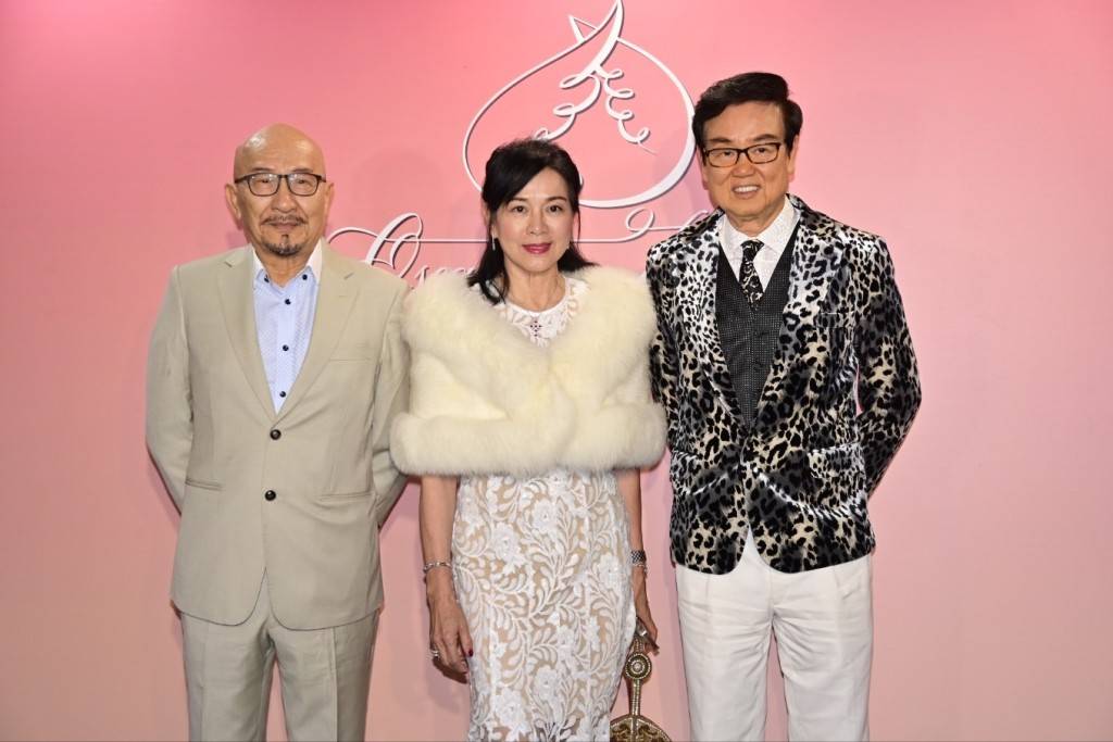 70岁的张艾嘉荣升“婆婆”,儿子王令尘与相恋7年的29岁内地超模游天翼举办盛大婚礼(图29) 70岁的张艾嘉荣升“婆婆”,儿子王令尘与相恋7年的29岁内地超模游天翼举办盛大婚礼(图29)