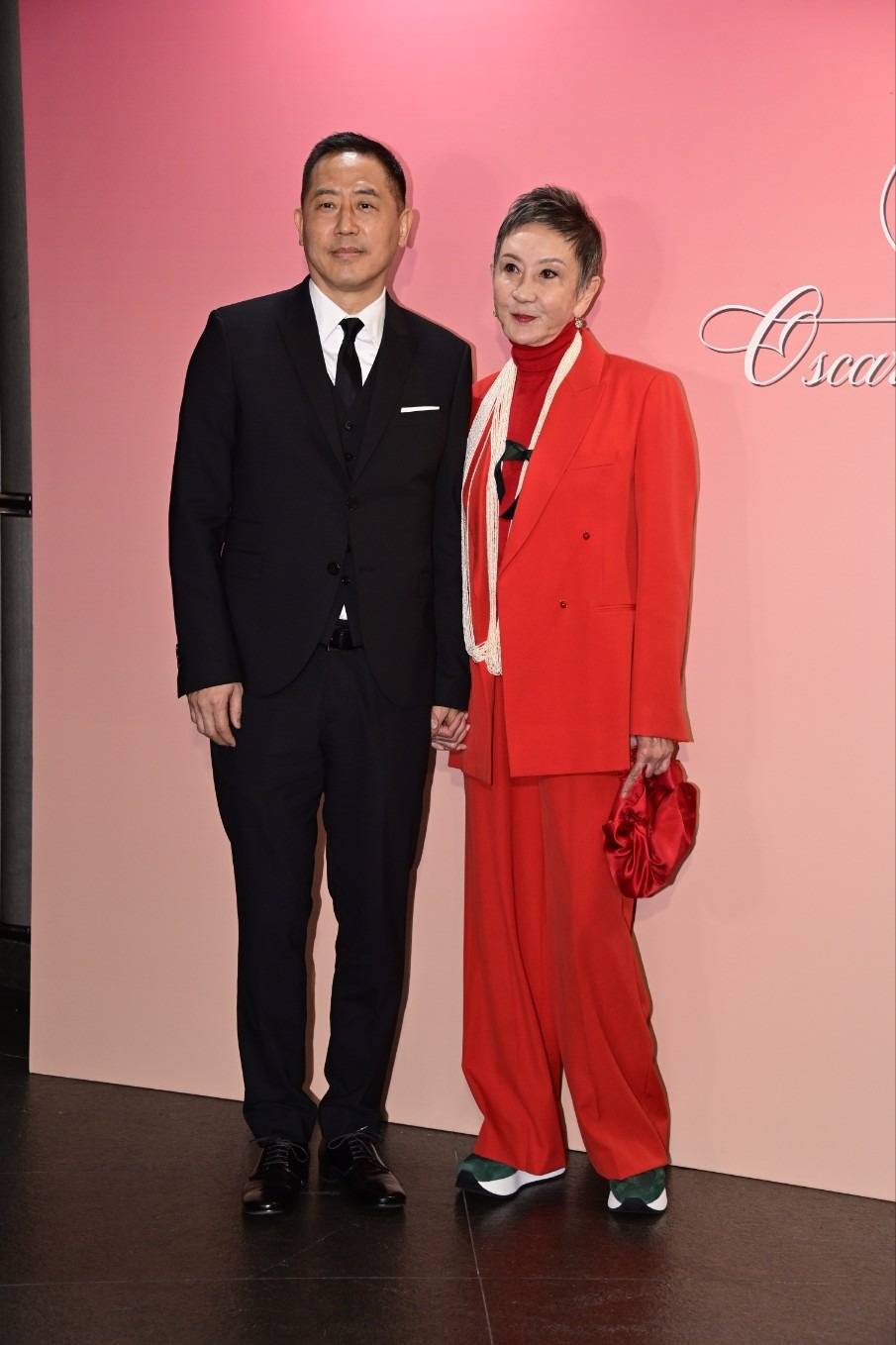 70岁的张艾嘉荣升“婆婆”,儿子王令尘与相恋7年的29岁内地超模游天翼举办盛大婚礼(图33) 70岁的张艾嘉荣升“婆婆”,儿子王令尘与相恋7年的29岁内地超模游天翼举办盛大婚礼(图33)