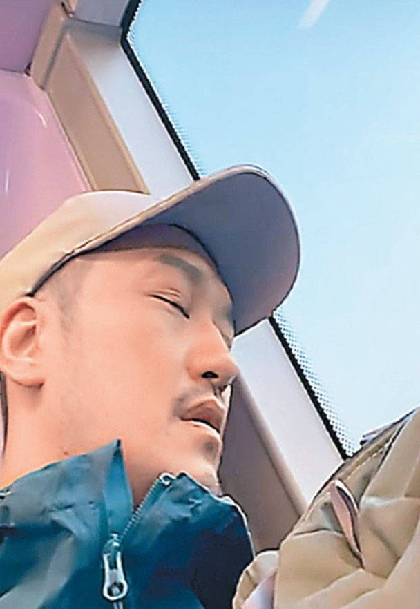 曾与胡定欣交往2年的香港男星吴浩康,转做地盘工人为养家每天辛劳9小时(图2) 曾与胡定欣交往2年的香港男星吴浩康,转做地盘工人为养家每天辛劳9小时(图2)