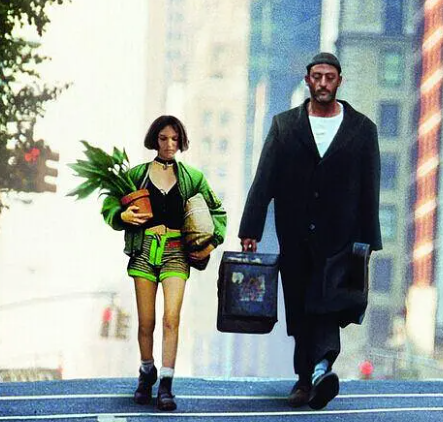 《这个杀手不太冷》豆瓣的评分高达9.4分 共有超233万豆瓣用户打分(图2) 豆瓣9.4高分!吕克·贝松《这个杀手不太冷》有望明年中国内地首次上映