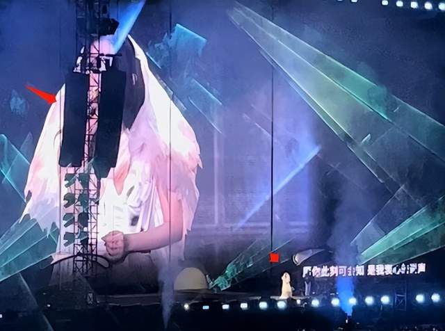 邓紫棋演唱会被粉丝差评 不仅侧面视角遮 舞台中央正面镜头也被音响柱子遮住(图4) 邓紫棋演唱会被粉丝差评 不仅侧面视角遮 舞台中央正面镜头也被音响柱子遮住(图4)